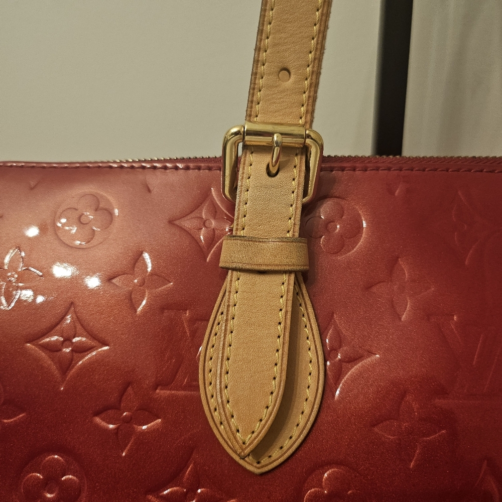 Louis Vuitton Bedford Shoulder Bag – Vernis Monogram – Red ✨ - Picture 3 of 16